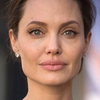 Анджелина Джоли