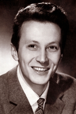 Марко Викарио