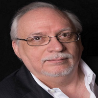 Дж. Майкл Стражински