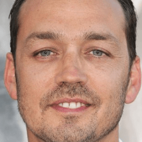 Руперт Сандерс