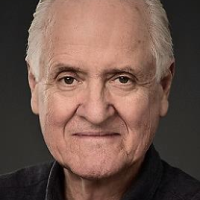 Тони Льюэллин-Джонс