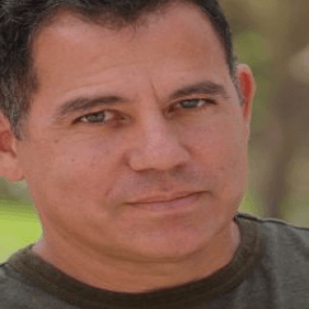 Стивен Апостолина