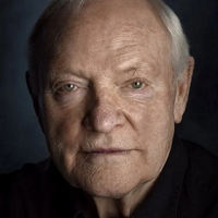 Джулиан Гловер