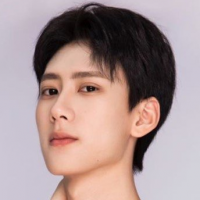 Лань И Лунь